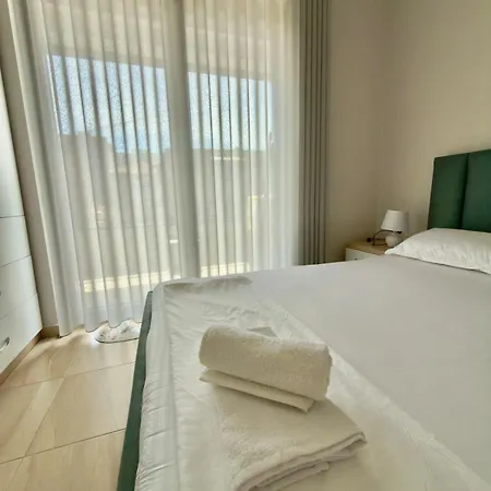 Apartman Urban Oasis Pertrela Tirana